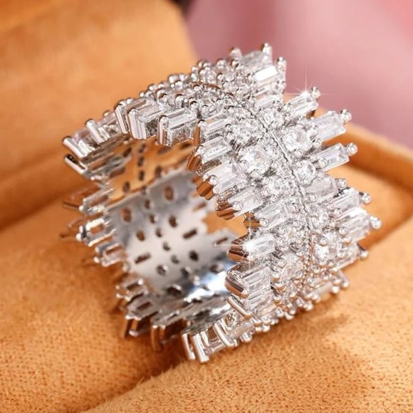 Luxury Simulated Diamond Round and Baguette Cut Wedding Band, Couture Ring, sz 8 - Picture 7 of 9